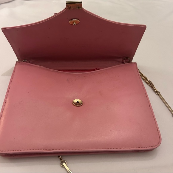 Vintage Pastel Pink Purse With Flower Gold Chain And Magnetic Clasp - Picture 3 of 7